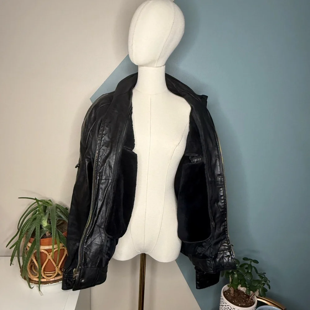 Vintage 90s Black Leather Jacket Sherpa Lined Minimalist Moto L Wilson’s leather - Picture 3 of 13